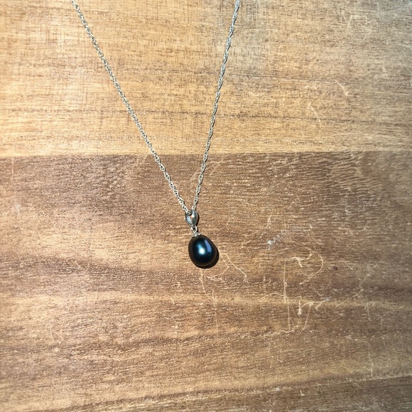 Vantel Pearl Necklaces set of 4 - Picture 4 of 9